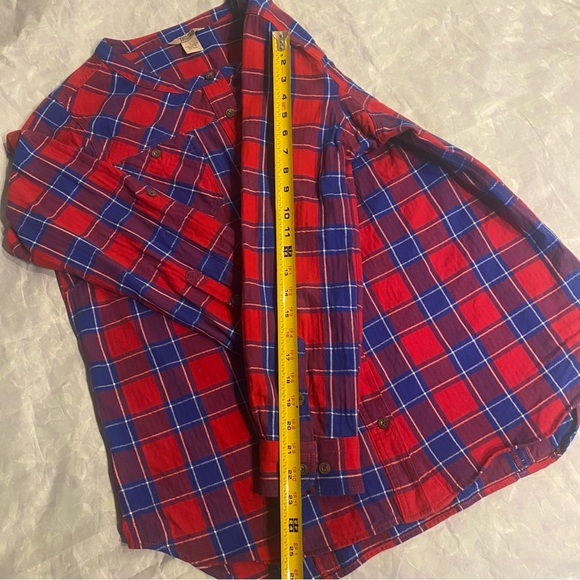 Woman’s Duluth Trading Flannel in Size Large. - Picture 6 of 9